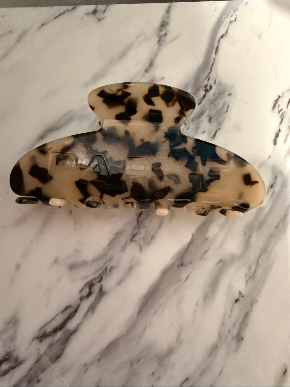 NWT PARKE Light Tortoise Claw Clip | Oversized Hair Clip | Tortoiseshell - Picture 9 of 16